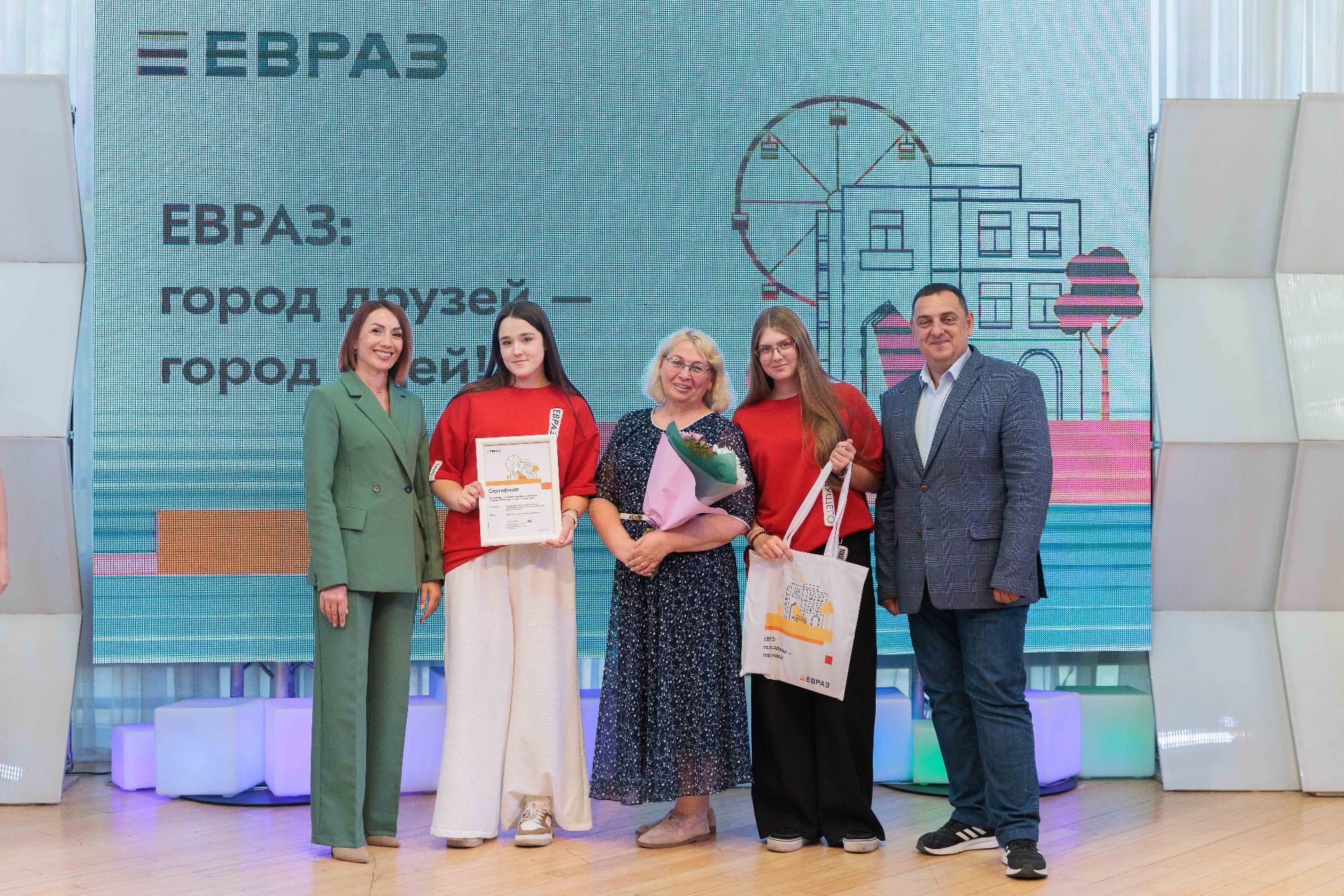 Награждение победителей в Новокузнецке.jpg Награждение победителей в Новокузнецке.jpg