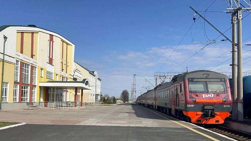 ЗСЖД-Новокузнецк-Новосибирск поезд на Промышленной.jpg