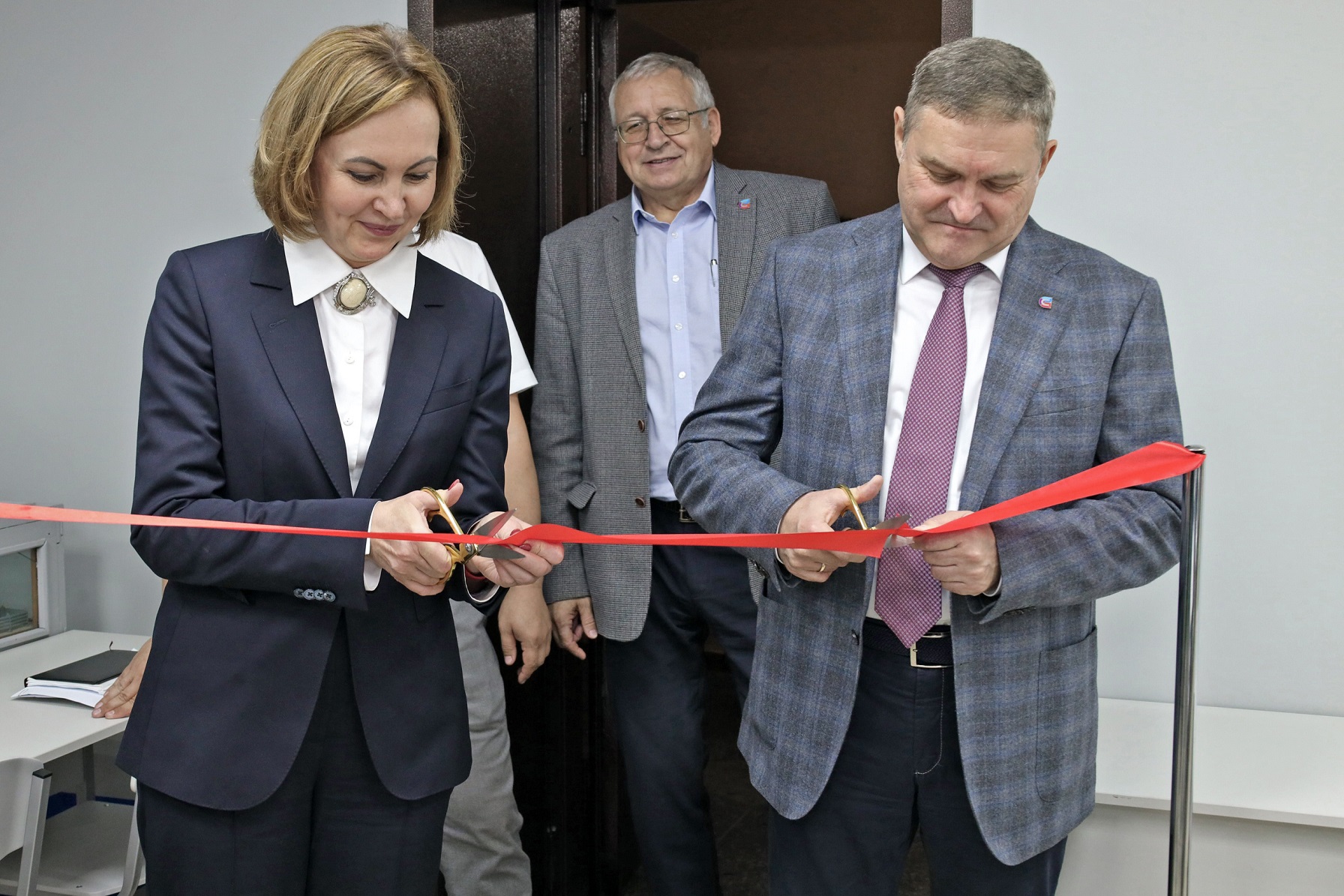 На церемонии открытия лаборатории.jpg На церемонии открытия лаборатории.jpg
