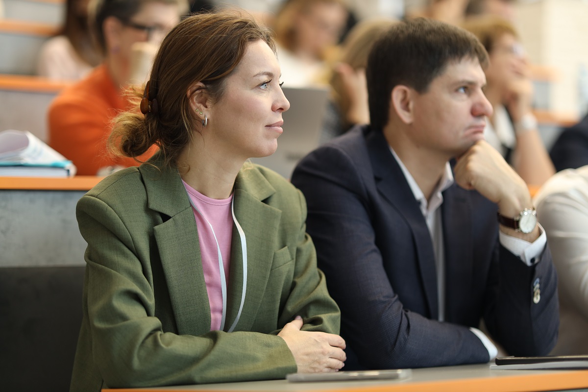 Елена Бобренок руководитель направления по биоразнообразию и рекультивации курирует проект развития экополигона в Распадской.JPG