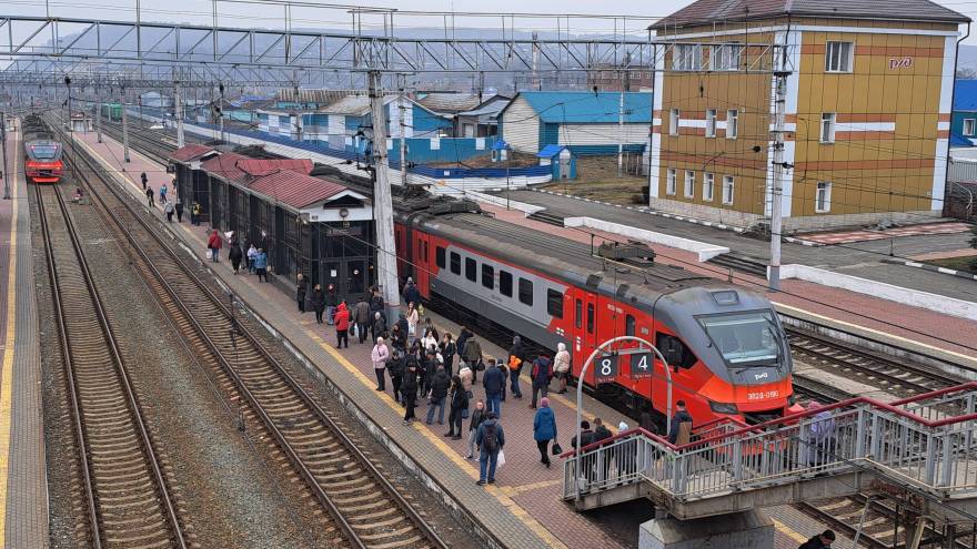 ЗСЖД-Кузбасс-Новокузнецк и пригородные поезда.jpg