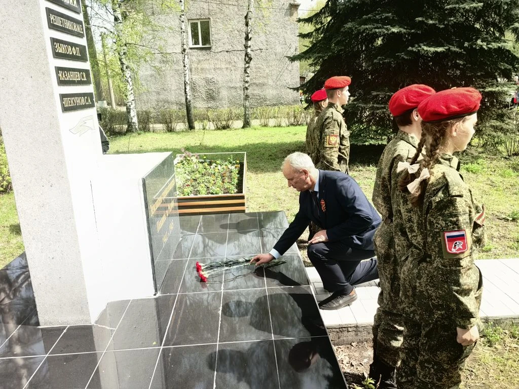 Возложение цветов 5.jpg