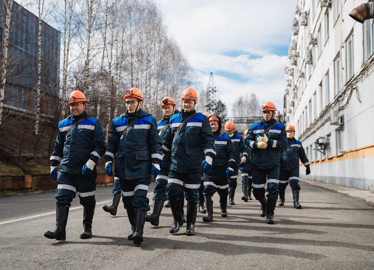Сегодня на шахте работает около 1000 человек.jpg