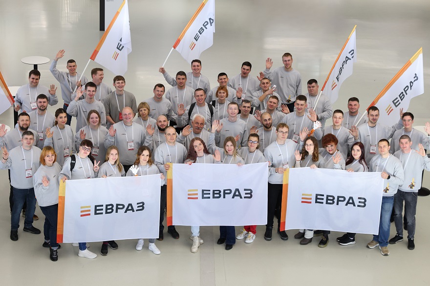 Команда ЕВРАЗа на Международном чемпионате.jpg